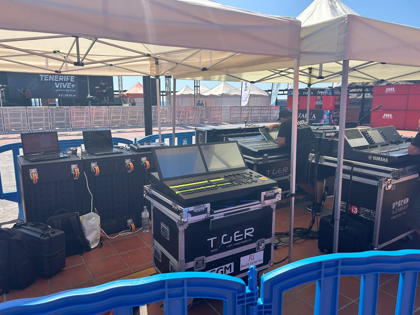 Montaje de sonido e iluminación de Radio Curbelo