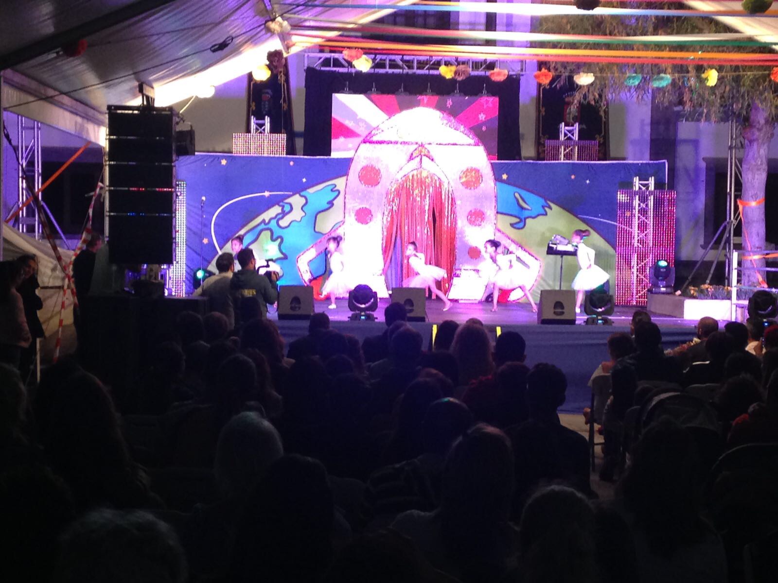 Montaje de sonido e iluminación de Radio Curbelo
