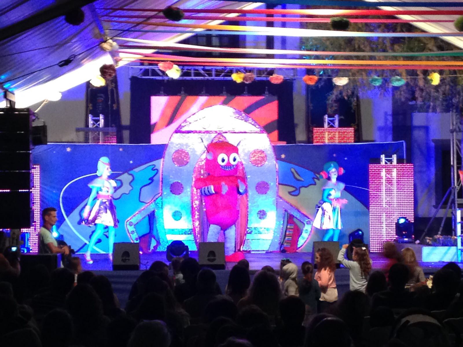 Montaje de sonido e iluminación de Radio Curbelo