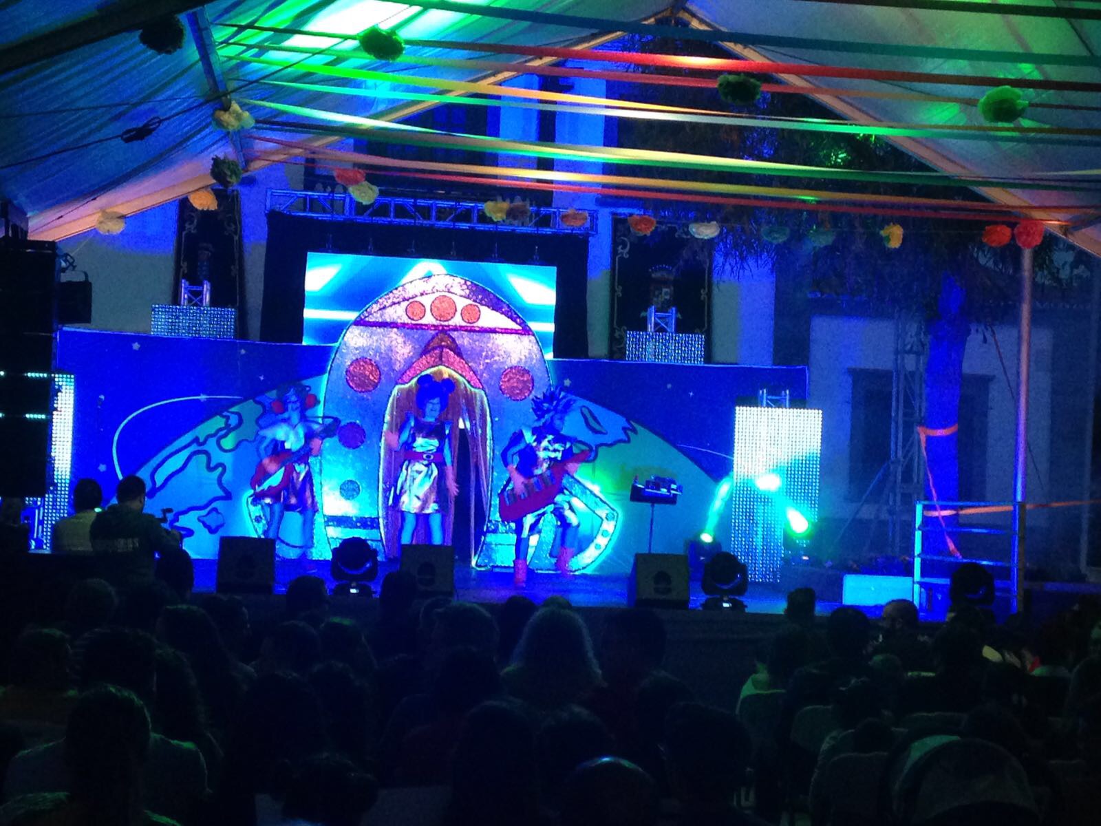Montaje de sonido e iluminación de Radio Curbelo