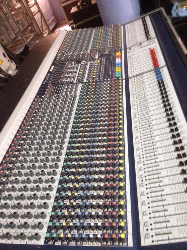 Montaje de sonido e iluminación de Radio Curbelo
