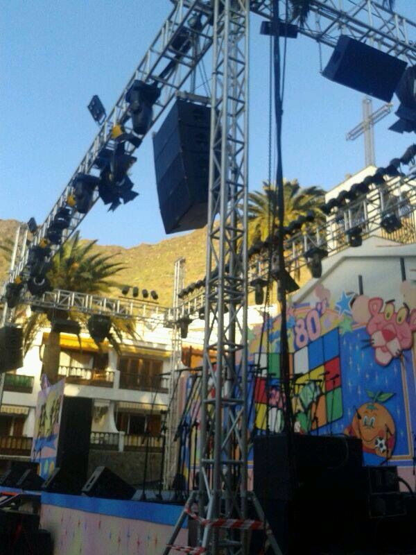 Montaje de sonido e iluminación de Radio Curbelo