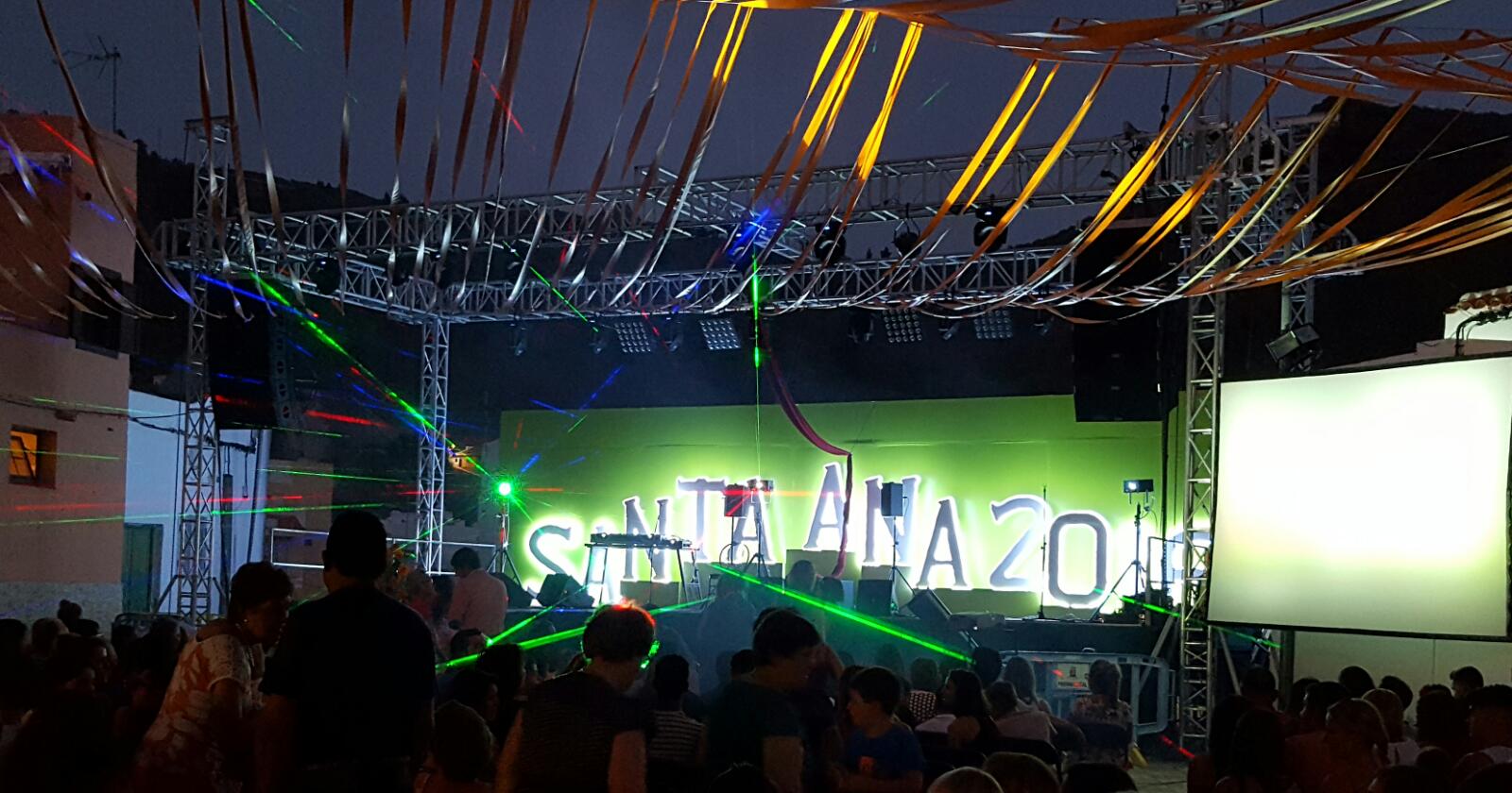 Montaje de sonido e iluminación de Radio Curbelo