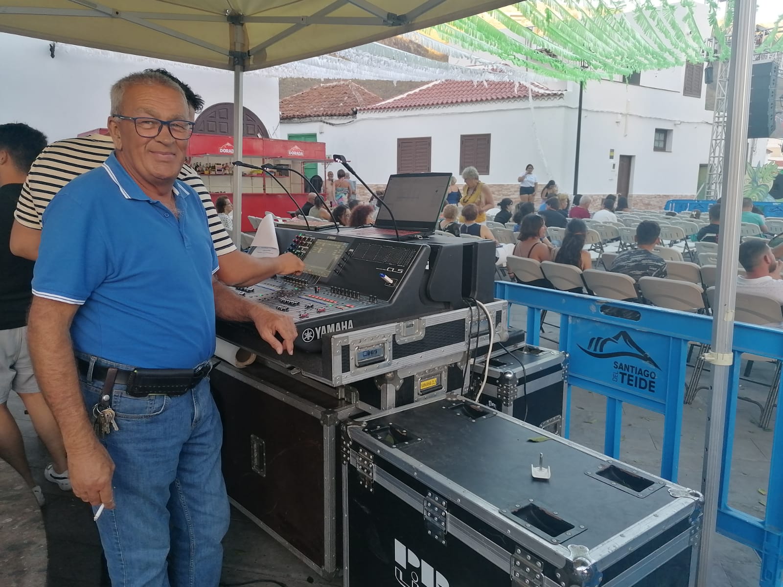Montaje de sonido e iluminación de Radio Curbelo