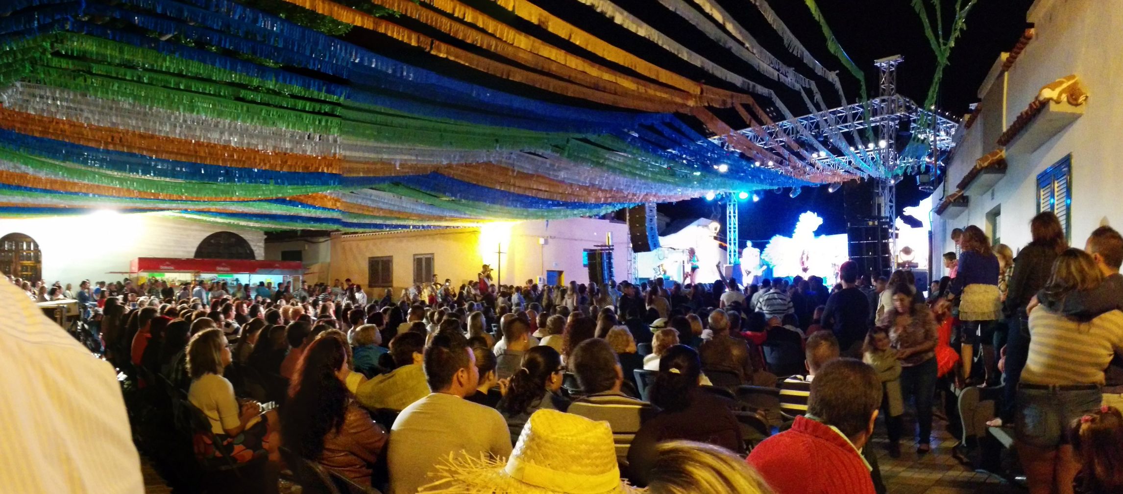 Montaje de sonido e iluminación de Radio Curbelo
