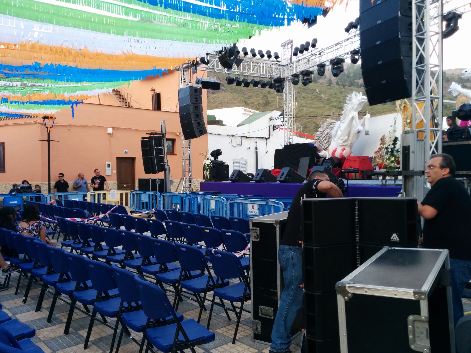 Montaje de sonido e iluminación de Radio Curbelo
